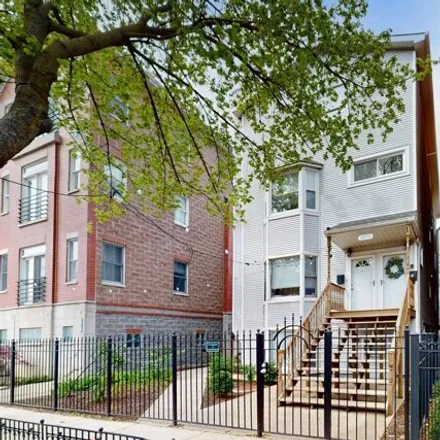Buy this 3 bed condo on 3920 North Greenview Avenue in Chicago, IL 60640