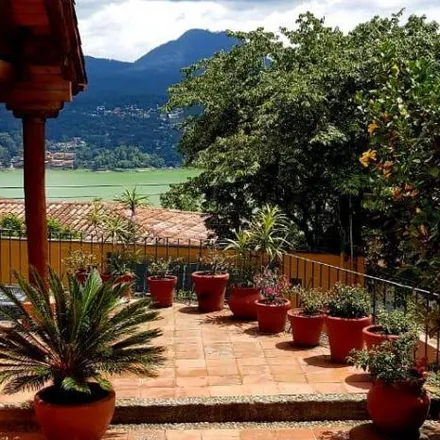 Buy this 4 bed house on Calle Cruz de Misión 16 in Sta María Huacatlán, 51200 Valle de Bravo