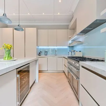 Rent this 5 bed duplex on St. Mary's Grove in Strand-on-the-Green, London