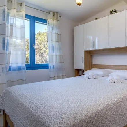 Rent this 1 bed house on 51564 Ćunski