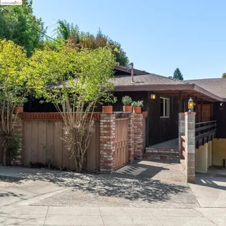 Image 2 - 1156 Ashmount Ave, Oakland, California, 94610 - House for sale