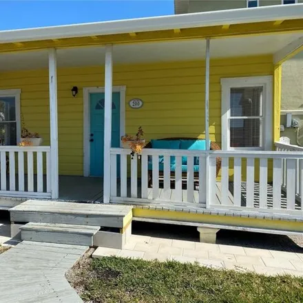 Rent this 2 bed house on 18017 2nd Street East in Redington Shores, Pinellas County