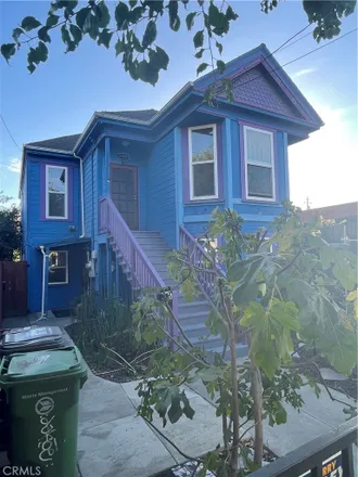 Buy this studio townhouse on 1109 32nd Street in Oakland, CA 94608