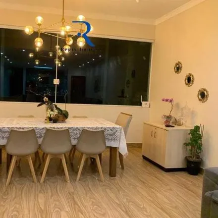 Buy this 4 bed house on Rua Milton Antônio de Magalhães Fiusa in Parque Continental IV, Guarulhos - SP