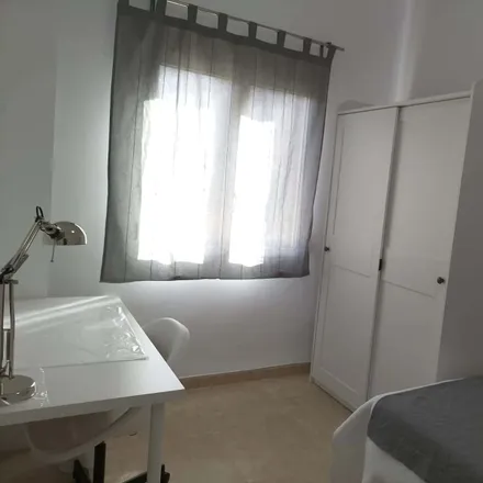 Rent this 3 bed room on Carrer d'Astúries in 9, 46023 Valencia