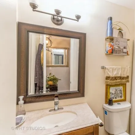 Image 3 - 925 Spring Hill Dr Apt 207, Northbrook, Illinois, 60062 - Condo for sale