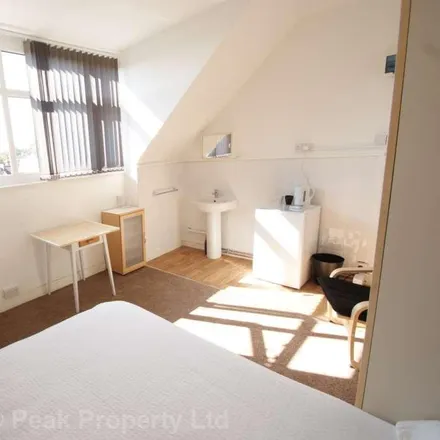 Image 3 - York Road, Southend-on-Sea, SS1 2BY, United Kingdom - Room for rent