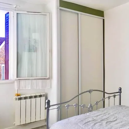 Rent this 1 bed apartment on Rosny-sous-Bois in Rue Marie Betremieux, 93110 Rosny-sous-Bois