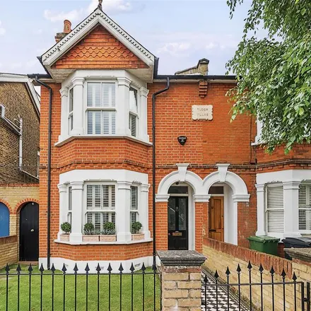 Rent this 4 bed duplex on Durlston Road in London, KT2 5RS