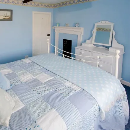 Rent this 2 bed duplex on Blakeney in NR25 7NX, United Kingdom