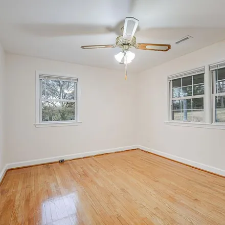 Image 3 - 5809 Saratoga Street, Rose Hill, Fairfax County, VA 22310, USA - Apartment for rent