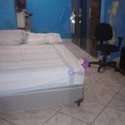 Buy this 5 bed house on Rua Tókio in Cidade Edson, Suzano - SP