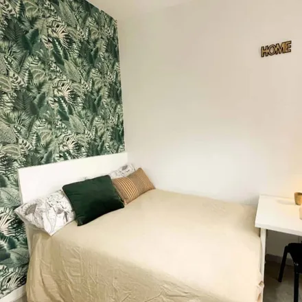 Rent this 6 bed room on Madrid in Calle de San Cosme y San Damián, 9
