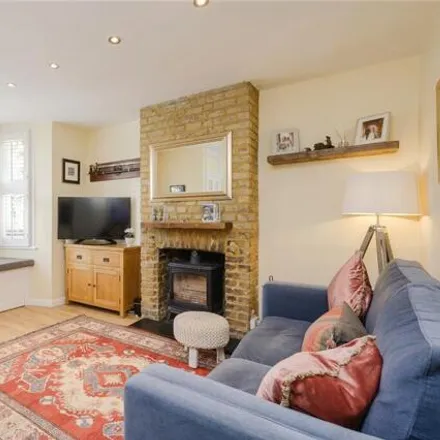 Image 2 - 22 Lock Road, London, TW10 7LH, United Kingdom - Townhouse for sale