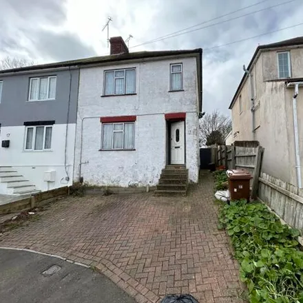 Buy this 3 bed duplex on Cemetery Chapels in Ash Road, Strood