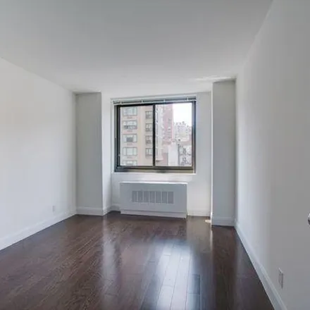 Rent this 3 bed apartment on 219 East 81st Street in New York, NY 10028