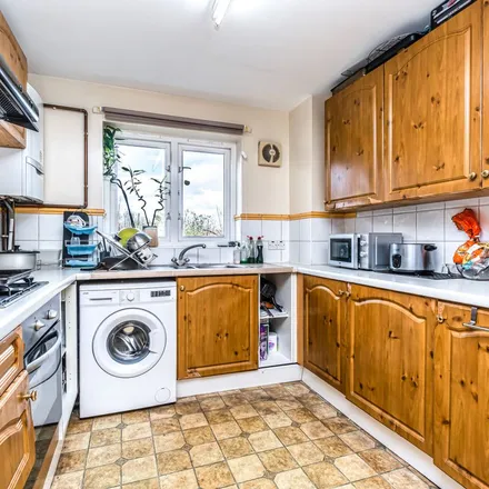 Rent this 3 bed apartment on 16-23 Buxhall Crescent in London, E9 5HG