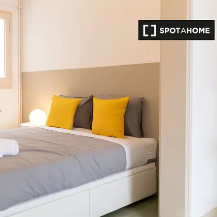 Rent this 7 bed room on Carrer de Còrsega in 231, 233