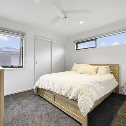 Rent this 3 bed townhouse on Frankston VIC 3199
