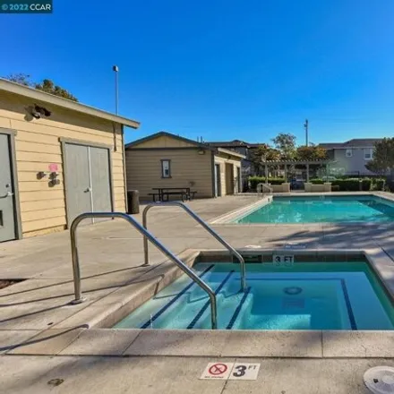 Image 3 - 1604 Glenmore Drive, Fairfield, CA 94533, USA - Townhouse for sale