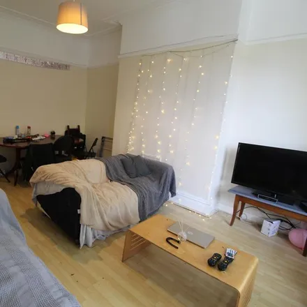 Image 3 - Ebberston Place, Leeds, LS6 1LE, United Kingdom - House for rent