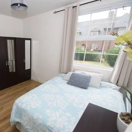 Rent this 5 bed room on 35 Mellitus Street in London, W12 0AT