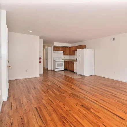 Image 2 - 104 Oxford Avenue, West Bergen, Jersey City, NJ 07304, USA - Apartment for rent