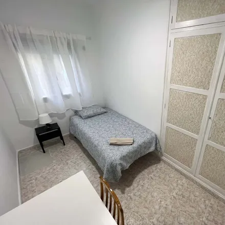 Rent this 5 bed room on Calle de Sierra Carbonera in 84, 28053 Madrid