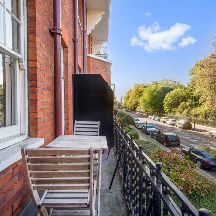 Image 4 - Overstrand Mansions, Prince of Wales Drive, London, SW11 4HL, United Kingdom - Apartment for rent