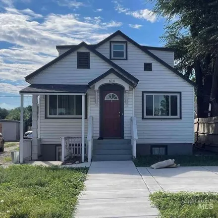 Buy this 3 bed house on 662 11th Avenue North in Nampa, ID 83687