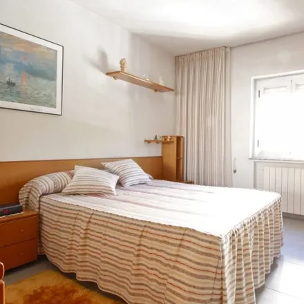 Rent this 4 bed room on Madrid in Calle de Doña Francisquita, 8