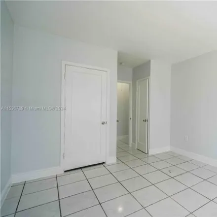 Image 9 - 1780 Marseille Drive, Isle of Normandy, Miami Beach, FL 33141, USA - Apartment for rent