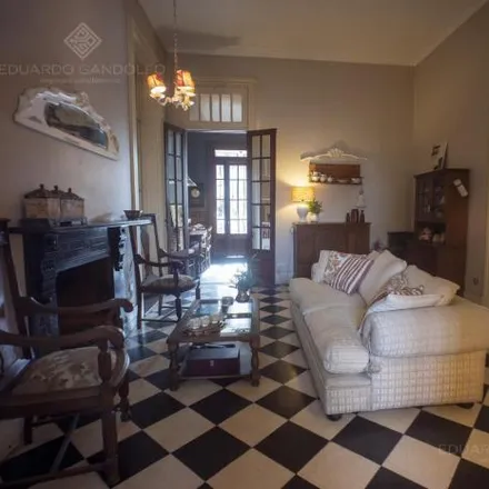 Buy this 5 bed house on Rivadavia 466 in Partido de Lomas de Zamora, 1834 Temperley