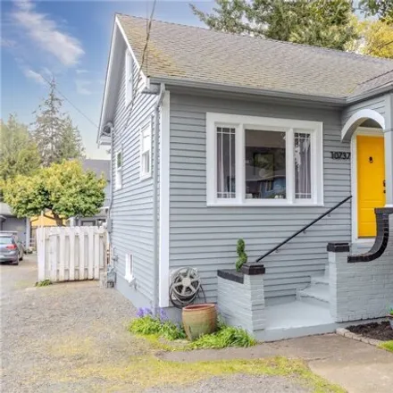 Image 2 - 10737 Evanston Avenue North, Seattle, WA 98133, USA - House for sale