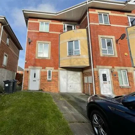 Buy this 3 bed townhouse on Waterside Drive in Birmingham, B18 5RY