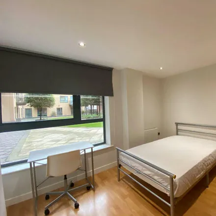 Image 5 - West One Panorama, Fitzwilliam Street, Devonshire, Sheffield, S1 4JY, United Kingdom - Apartment for rent