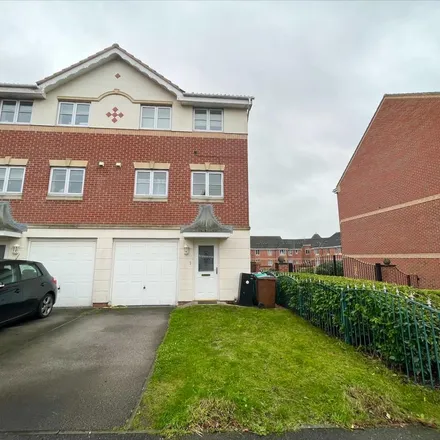 Rent this 3 bed duplex on 30 Pavior Road in Bulwell, NG5 5UF