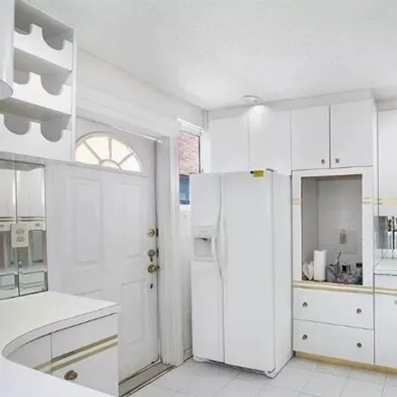 Image 5 - 2181 East 63rd Street, New York, NY 11234, USA - House for sale