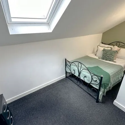 Rent this 6 bed townhouse on 40 Empress Road in Liverpool, L7 8SE