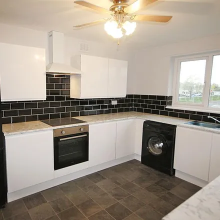 Image 7 - Finishing Touches, 6 Lingley Road, Lingley Green, Warrington, WA5 3ND, United Kingdom - Apartment for rent