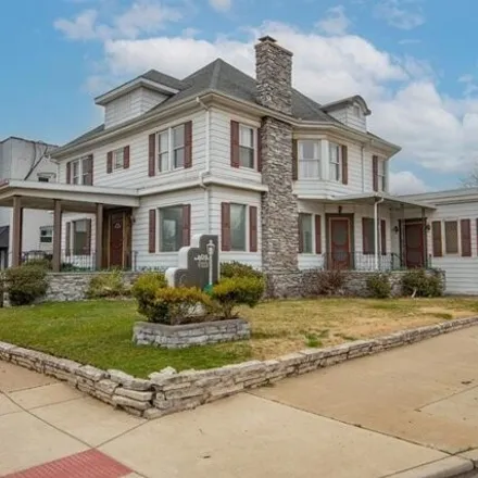 Buy this 6 bed house on 305 North William Street in South Bend, IN 46601