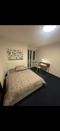 Rent this 1 bed room on lieblingsBrille Augenoptiker in Kreillerstraße 65, 81673 Munich
