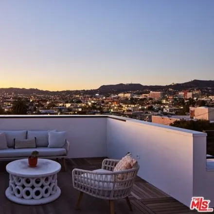 Image 1 - 798 Hyperion Avenue, Los Angeles, CA 90029, USA - House for sale