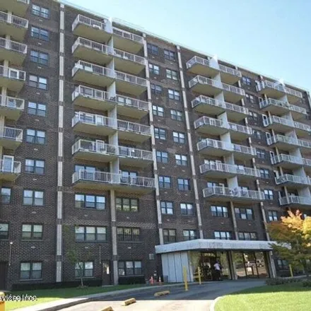 Buy this 1 bed condo on 1100 Clove Road in New York, NY 10301