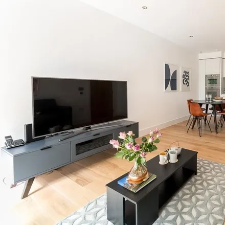Image 4 - Centre 500, Chiswick High Road, London, W4 5DB, United Kingdom - Apartment for rent