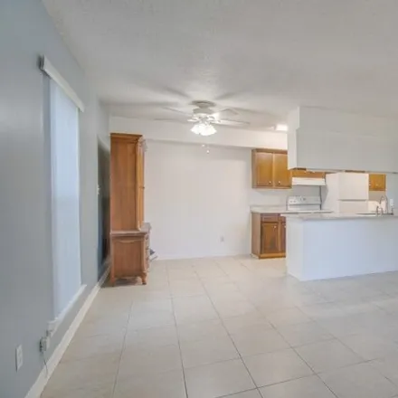 Image 5 - 8061 Kingswood Court, Ferry Pass, FL 32514, USA - Townhouse for rent