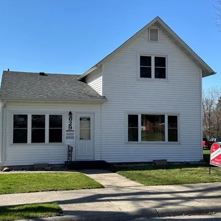 Buy this 3 bed house on 573 12th Avenue North in Fort Dodge, IA 50501