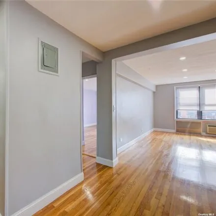 Image 7 - 65-15 38th Avenue, New York, NY 11377, USA - Apartment for sale