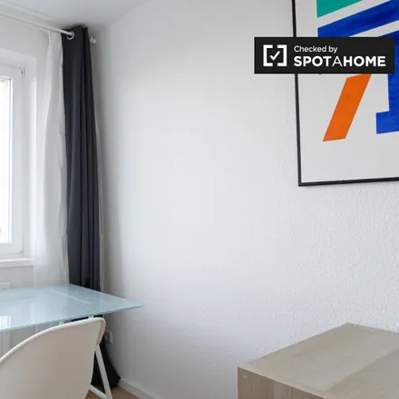 Rent this 4 bed room on Amselsteg in 12489 Berlin, Germany
