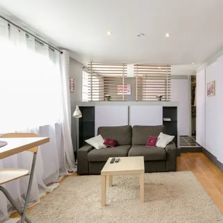 Rent this 2 bed apartment on 90 Avenue du Général de Gaulle in 92140 Clamart, France